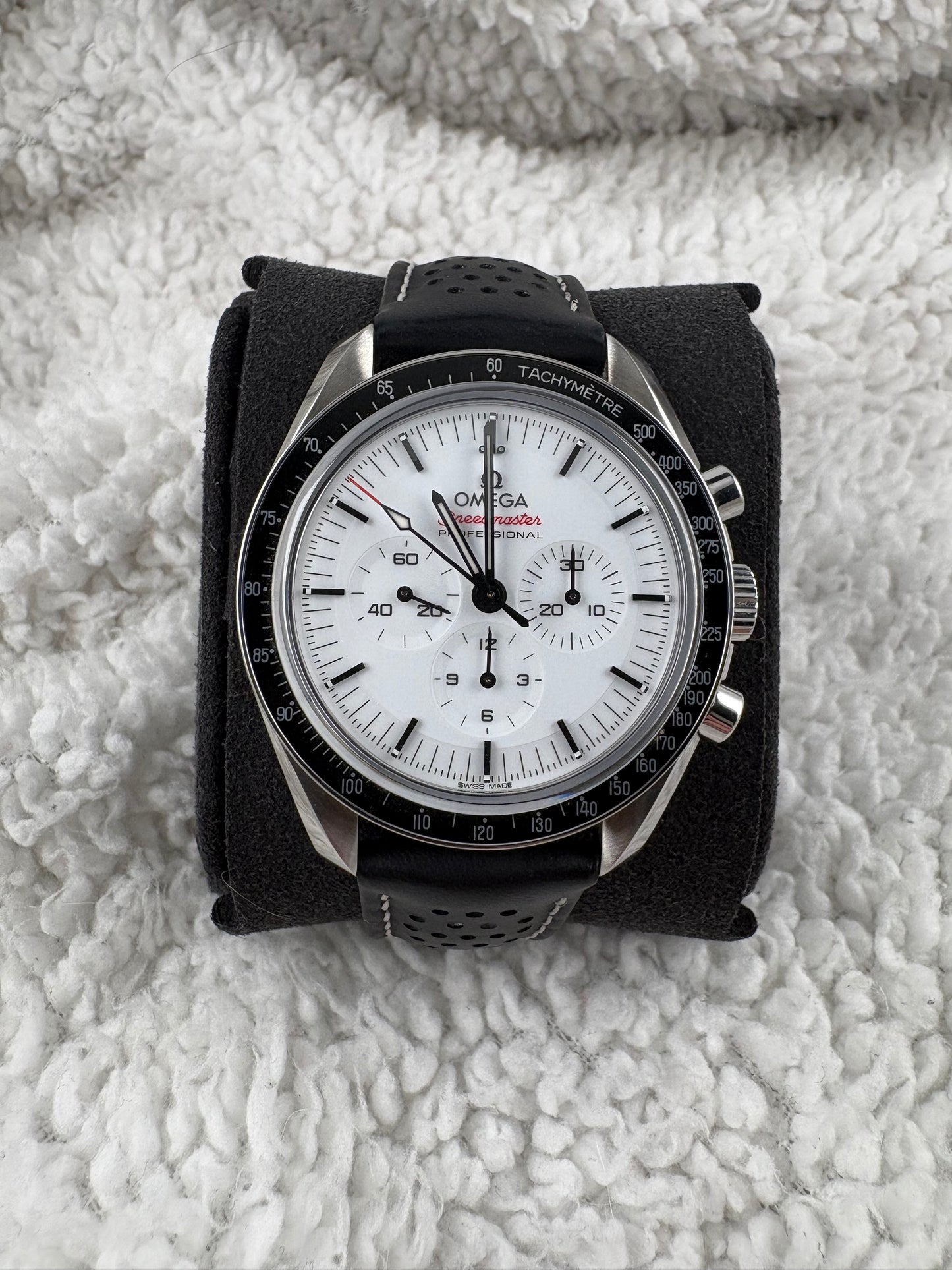 Pre-Owned 2025 Omega Speedmaster Moonwatch Professional White Dial – Ref. 310.32.42.50.04.002